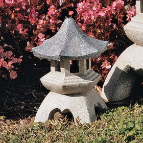 MEDIUM PAGODA LANTERN STATUE